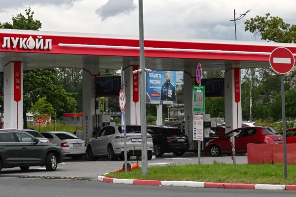 ‘Second Wave’ National Shortages Bring Fuel Rationing to Moscow