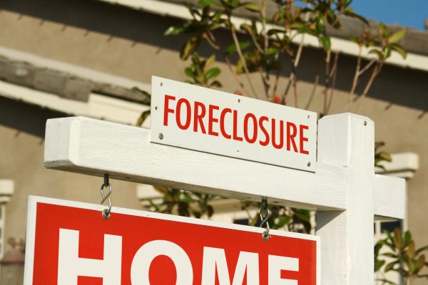 United States Homeowners Feel the Strain of High Mortgage Rates, Leading to a 10% Surge in Foreclosures
